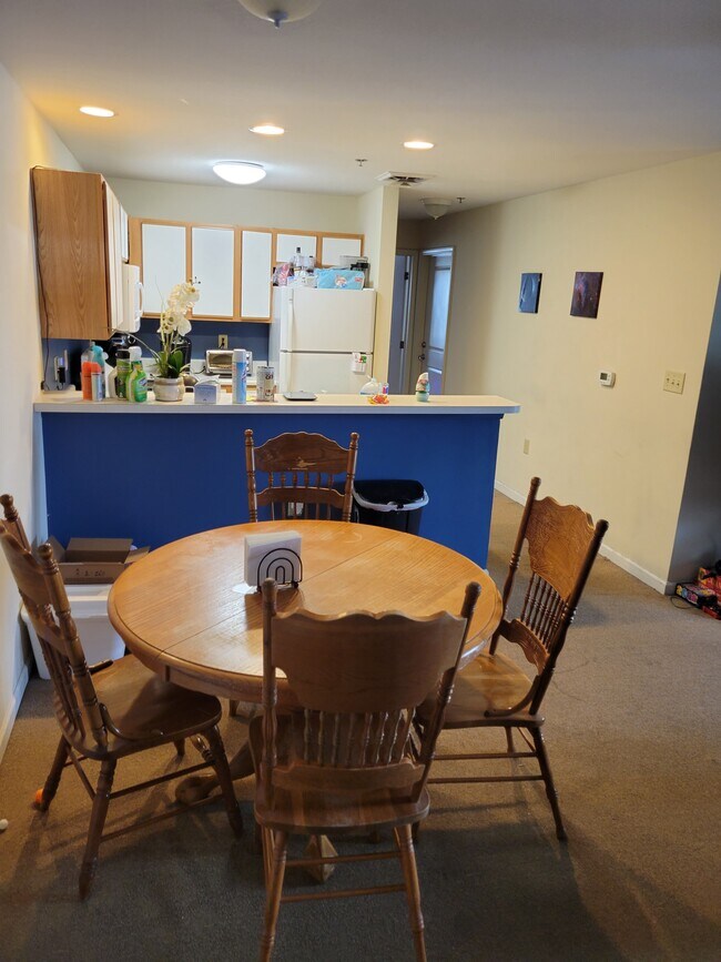 Kitchen/Dining Room - 515 Davis Mills Dr