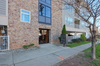 Building Photo - 1130 Fairmount Ave