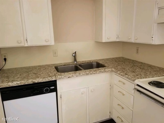 Building Photo - 1 br, 1 bath 4plex - Holik Square - Less t...