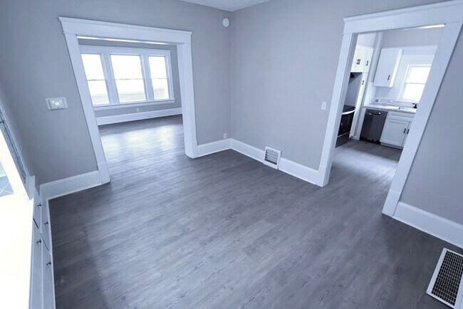 Foto del edificio - 893 Delia Ave