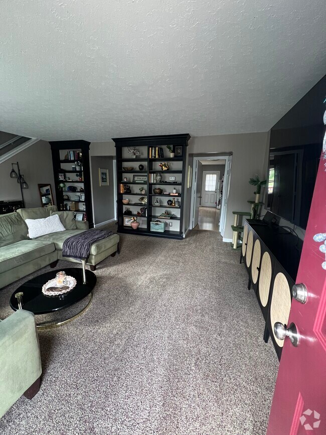 Foxgate Apartments for Rent with Washer & Dryer Louisville, KY 1