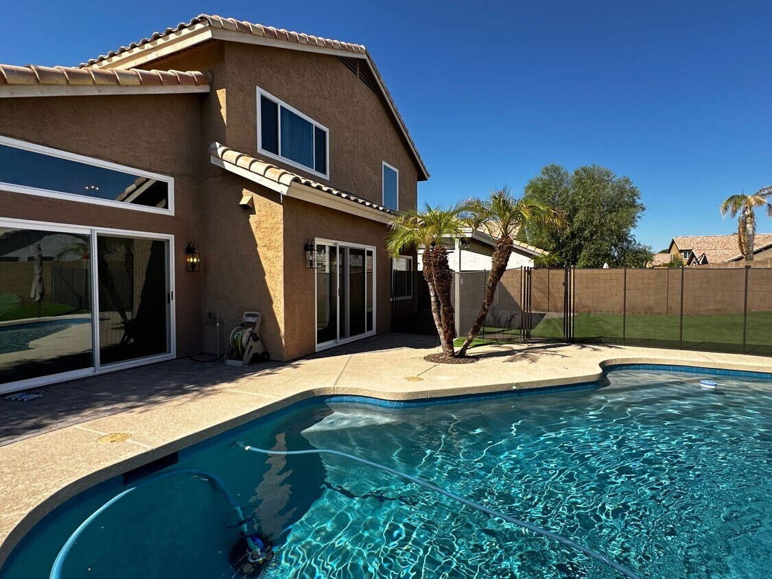 Primary Photo - BEAUTIFULLY REMODELED 4 BEDROOM 2.5 BATHRO...