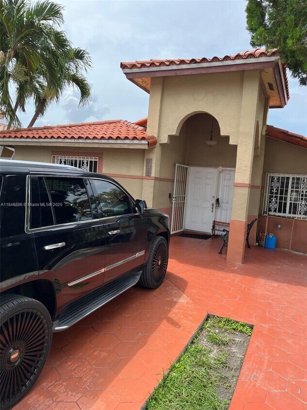Foto principal - 3192 W 70th St