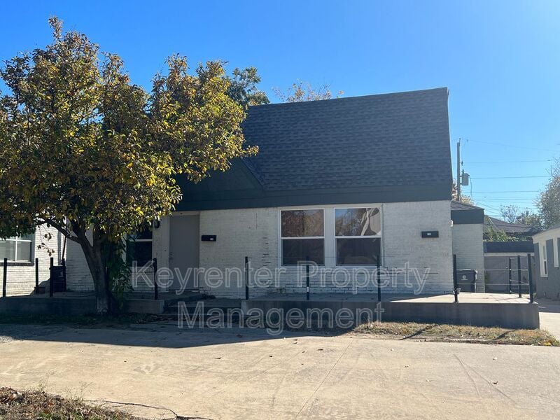 Photo - 116 & 118 NW 31st St