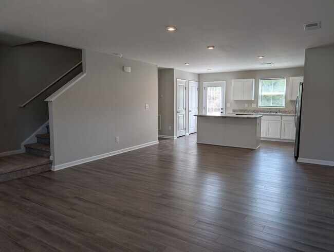 Building Photo - Beautiful Home located in Robinson Park!