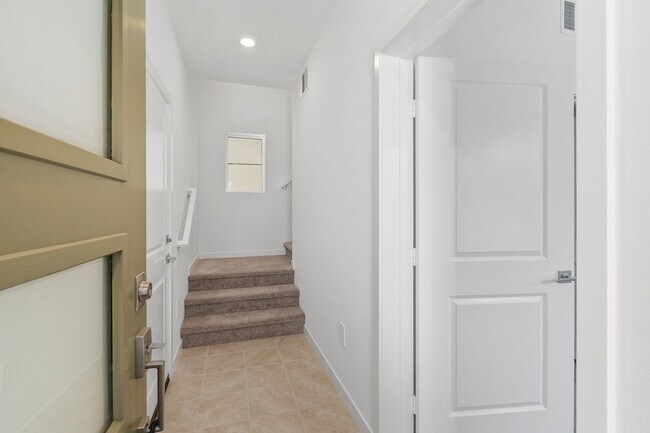 Foto del edificio - Modern Ontario Ranch Gem with Resort-Style Amenities