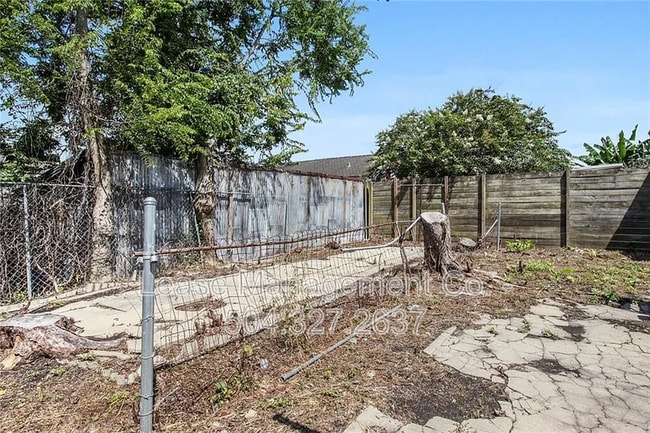 Building Photo - 2117 Marais St