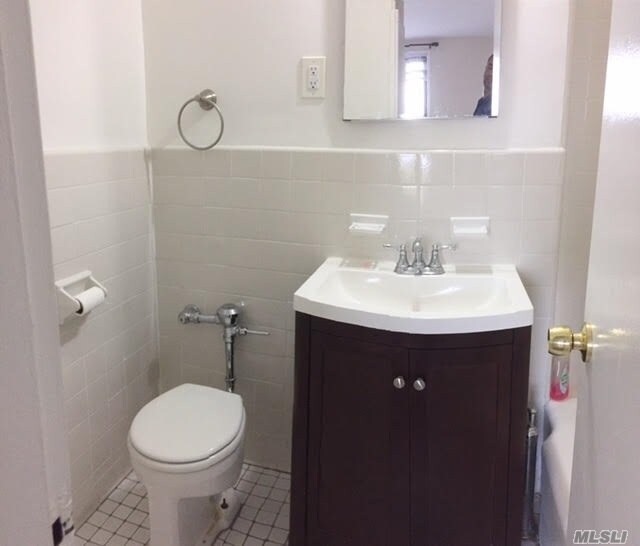 Foto del edificio - 100-25 Queens Blvd