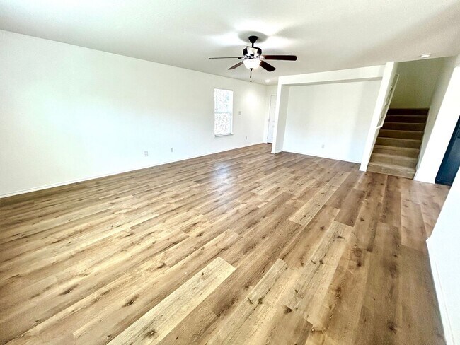 Foto del edificio - **APPLICATION RECEIVED** AVAILABLE NOW! 3 ...