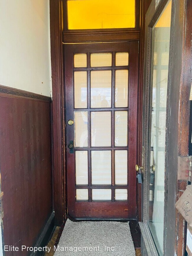 Building Photo - 2 br, 1 bath House - 950 W Princess St., U...