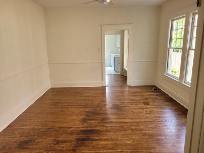 Building Photo - 3516 Byron Ave