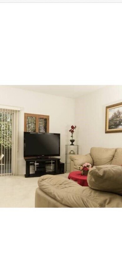 Foto del edificio - 8554 Burnet Ave
