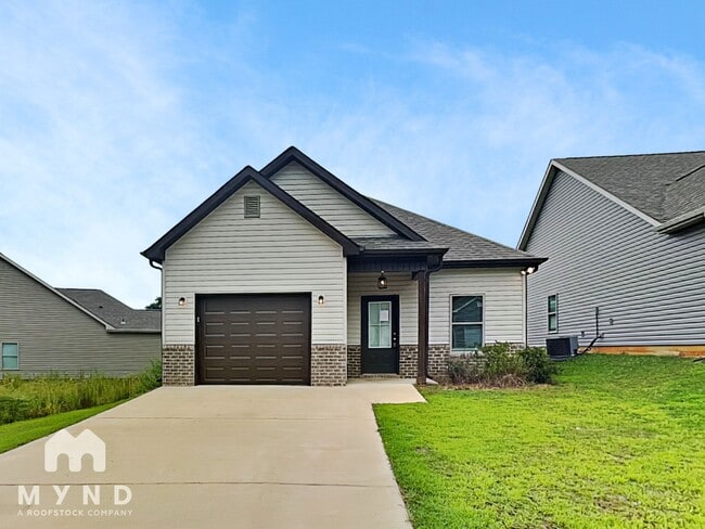 Building Photo - 174 Park Dr N
