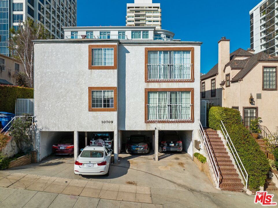 Primary Photo - 10709 Ashton Ave