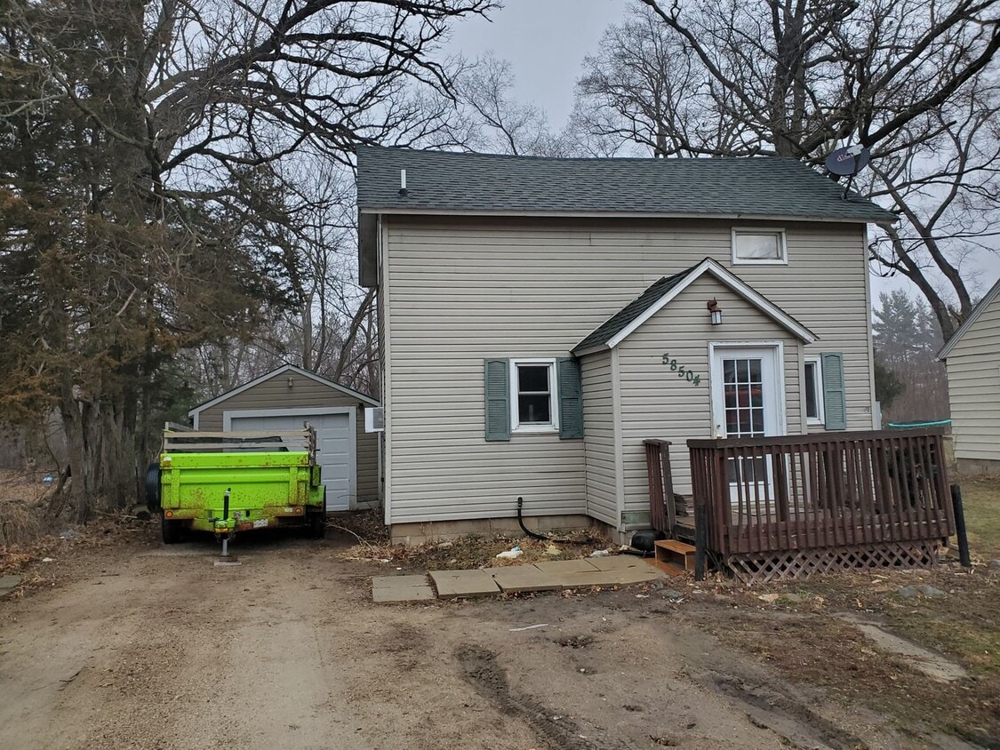 Foto principal - 2 bedroom 1 bath house