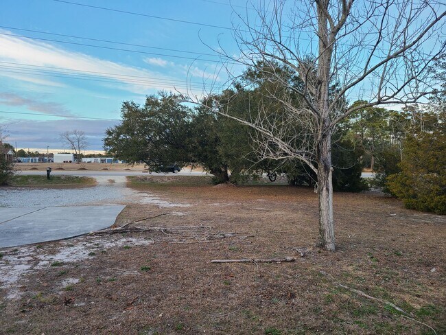 Foto del edificio - 3 bedroom, 2 bath unfurnished home  - Sneads Ferry