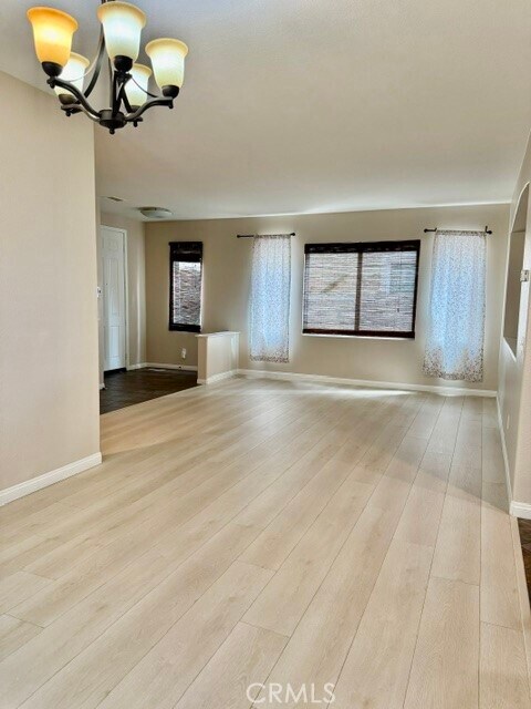 Foto del edificio - 1379 Valley Rose Way