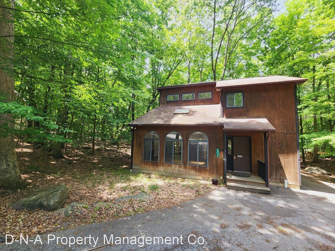 3 br, 2 bath House 3434 Crestwood Drive House Rental in East