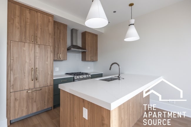 Photo - 1620 W Grand Ave Apartment