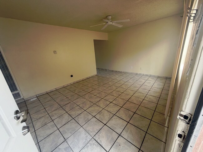 Foto del edificio - 44 Oaklawn Ave
