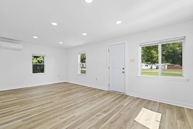 Foto del edificio - 1713 Sale Rd