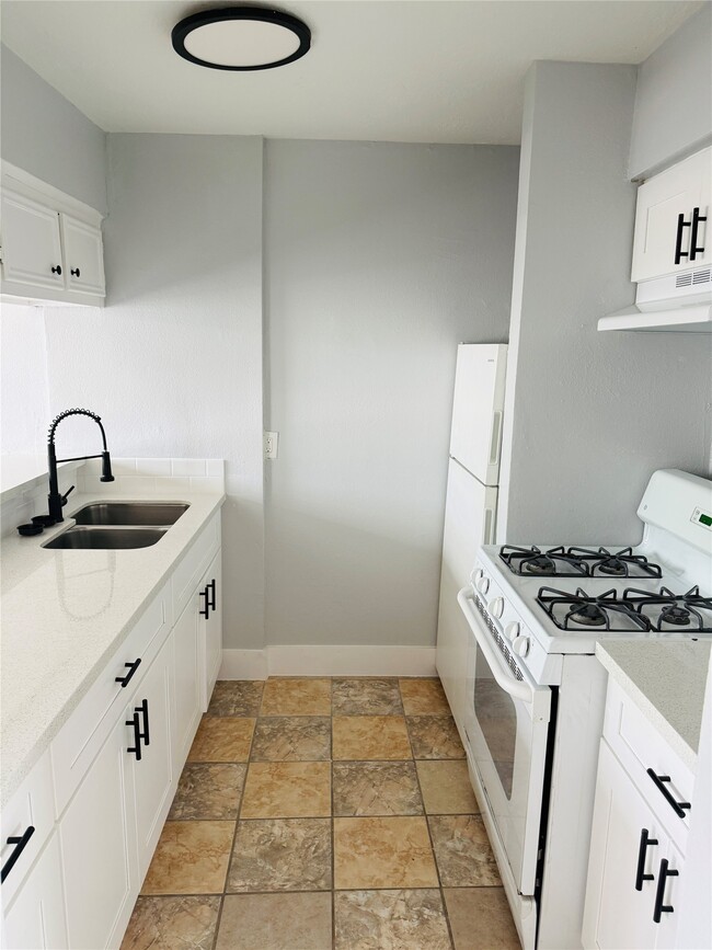 Building Photo - 1125 Ann