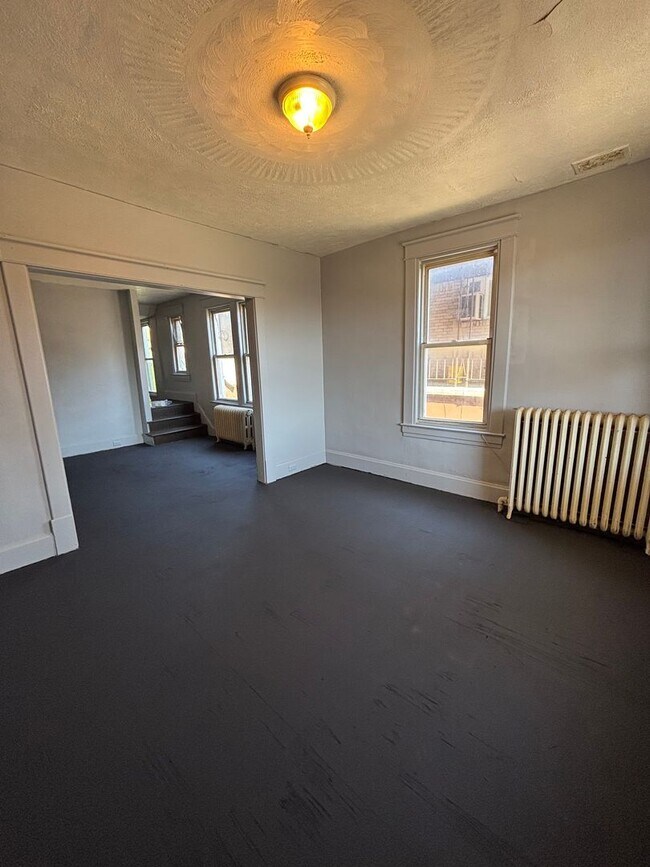 Foto del edificio - SELLING-521-523 Dorothy Ave