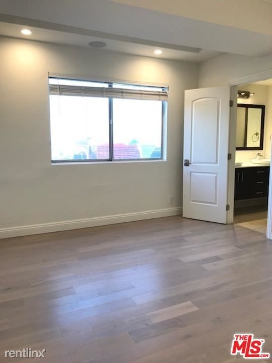 Foto del edificio - 838 N Doheny Dr