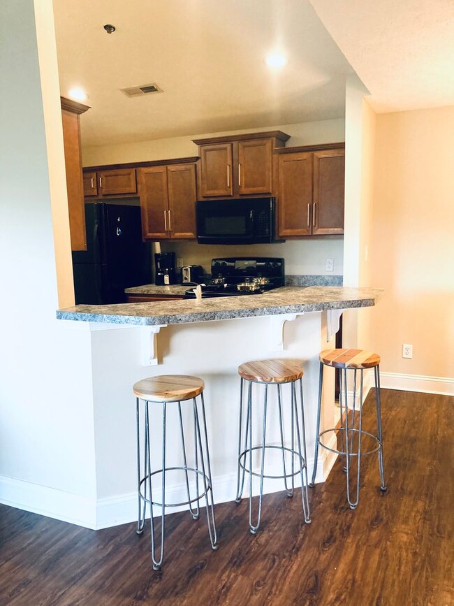 Photo - Well-appointed Furnished Rental- Perfect for Professionals- Near shops & restaurants Apartment