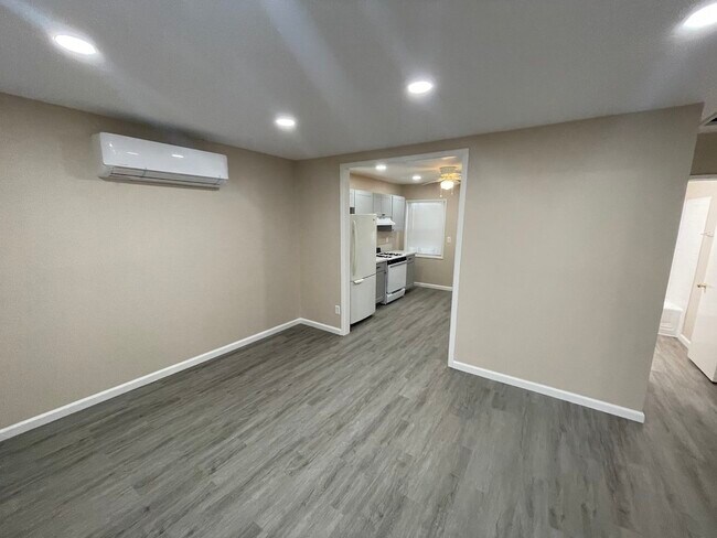 Building Photo - 936 W Foothill Blvd