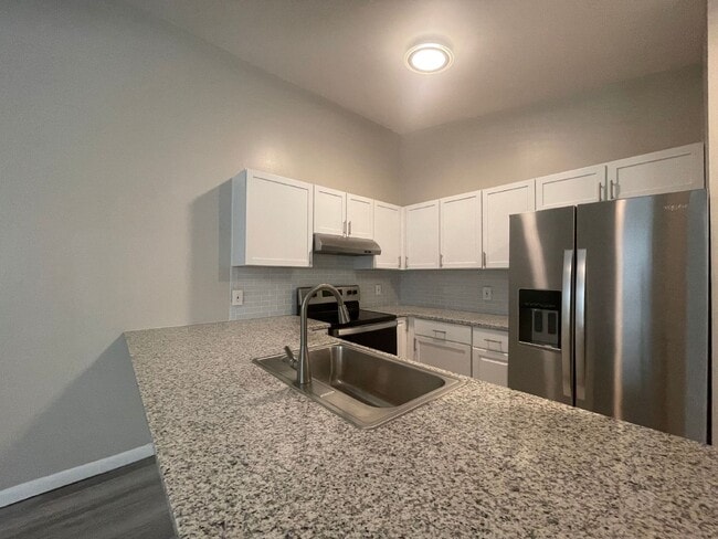 Building Photo - "Charming 1-Bedroom Oasis Just Steps from Panama City Beach!"