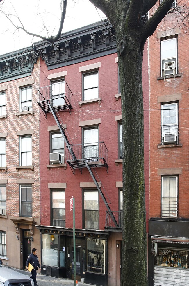 Building Photo - 329 Henry St