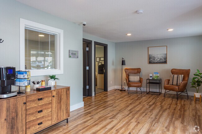 Vestíbulo de la oficina - Erlands Point Apartments