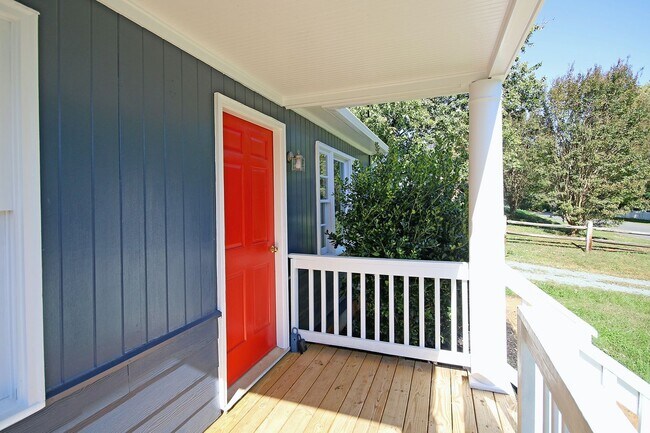 Foto del edificio - Updated Small Pet-Friendly Crozet Home