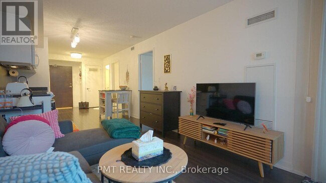 Photo du bâtiment - 151 Dan Leckie Way