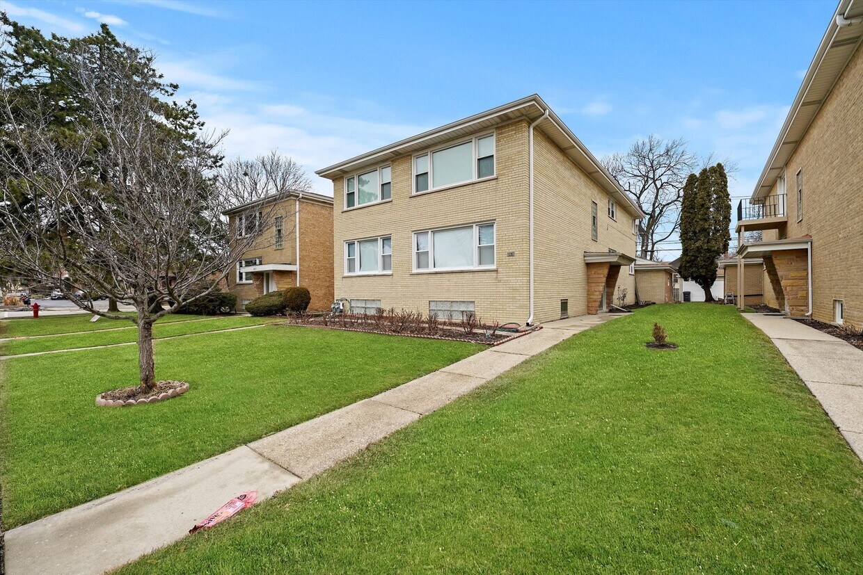 Primary Photo - 3053 Central St