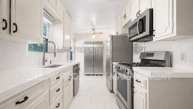 Building Photo - 6129 Pembroke Dr