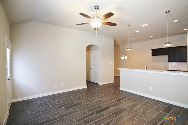 Building Photo - 502 Creekside Frst