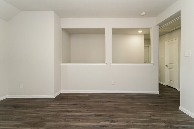 Building Photo - 18822 Venito Dr