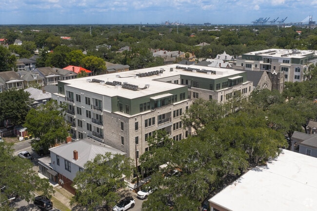 Building Photo - Starland Village