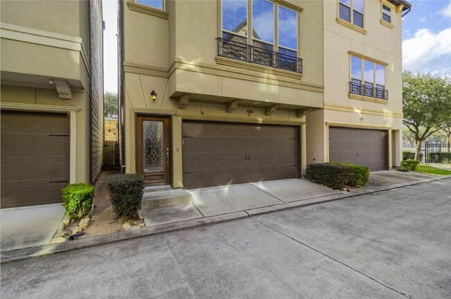 Foto del edificio - 6363 Fairdale Ln