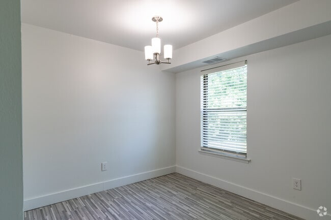 2BR, 1BA - 1,010SF - West Oaks