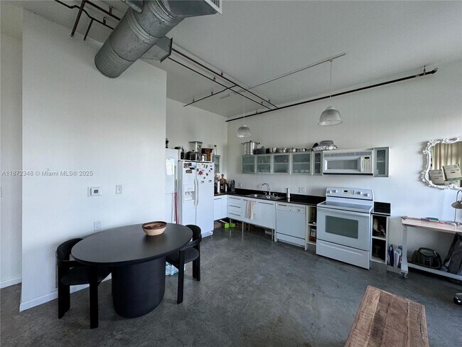 Foto del edificio - 10 SW South River Dr
