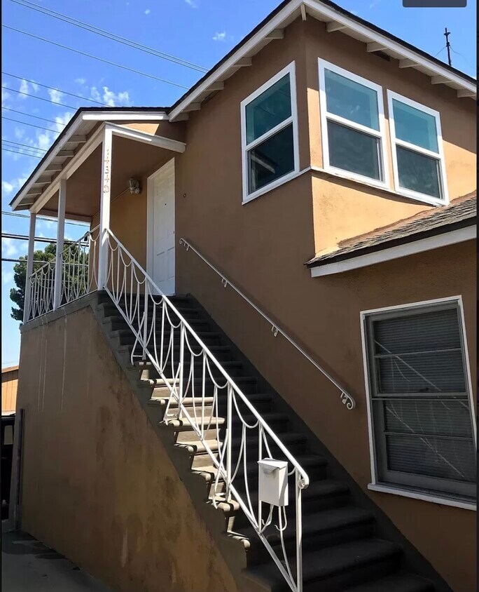 Primary Photo - 1434 N Hollywood Way