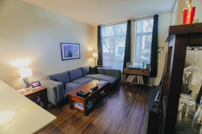 Foto del edificio - 9716 Holman Rd NW