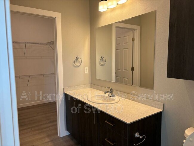 Foto del edificio - 1343 S Shayla Ave