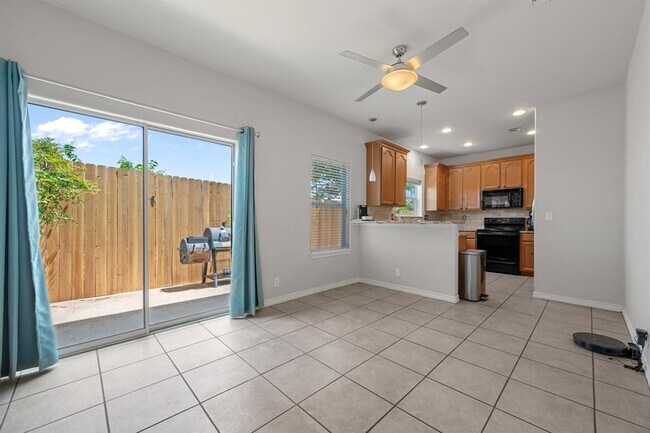 Foto del edificio - 7312 E Ben White Blvd