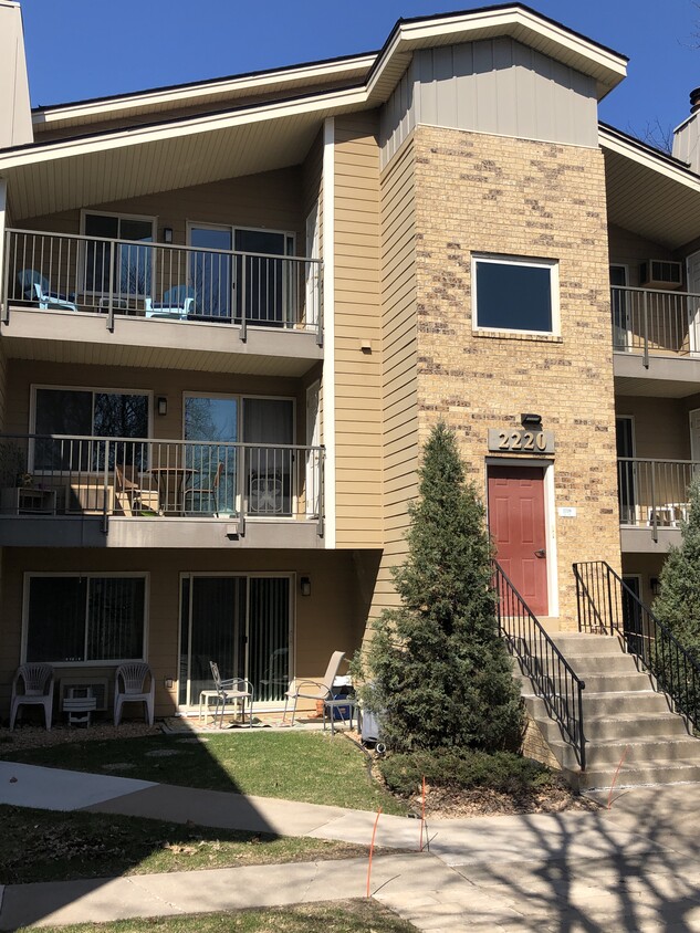 Primary Photo - 2220 Ridge Drive #33