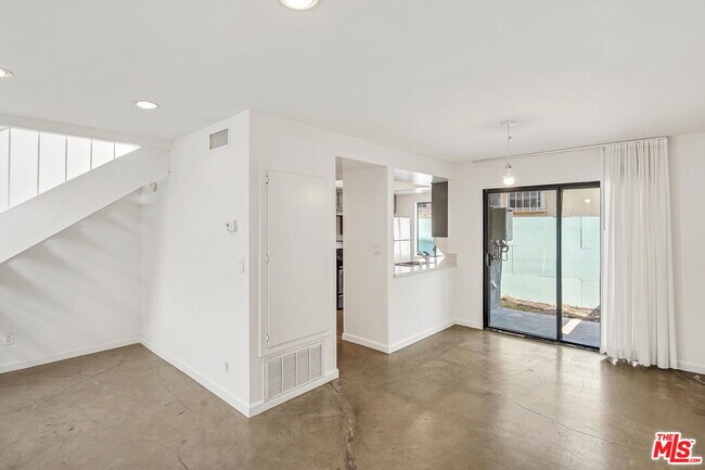 Building Photo - 3010 Colorado Ave