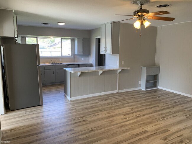 Foto del edificio - 3 br, 1.5 bath House - 5 Ruth Street